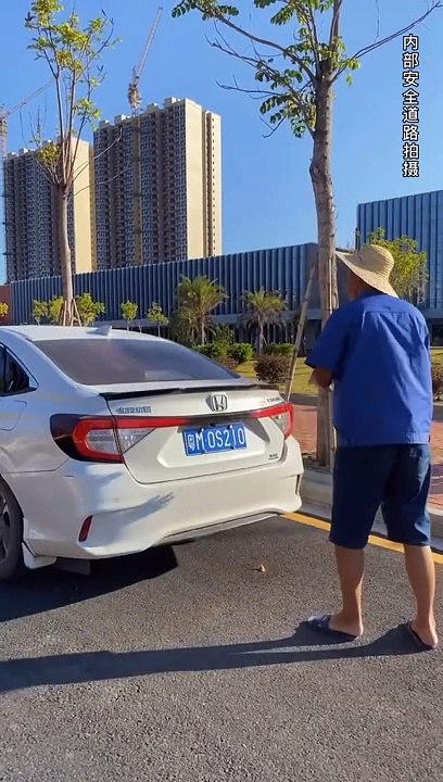 People who are so stupid will be unlucky everywhere! #上popular #funny #sandsculpture #comedy #funnyvideo #foryou #fun #funnyshorts #comedyvideo