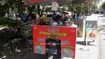 YUMMY BAKSO KUAH KACANG ROADSIDE INDONESIAN STREET FOOD