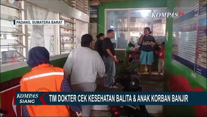 Tim Dokter Cek Kesehatan Balita dan Anak Korban Banjir di Padang