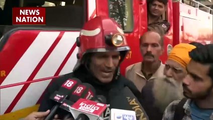 Delhi: बोरवेल में गिरा एक शख्स, 10 घंटे से लागातार जारी है उसका ऑपरेशन