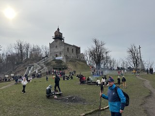 Ślęża była kiedyś górą kultu pogańskiego, dzisiaj to piknikowa polana