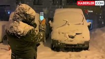 Lapa lapa yağan kar Yüksekova'yı beyaza bürüdü