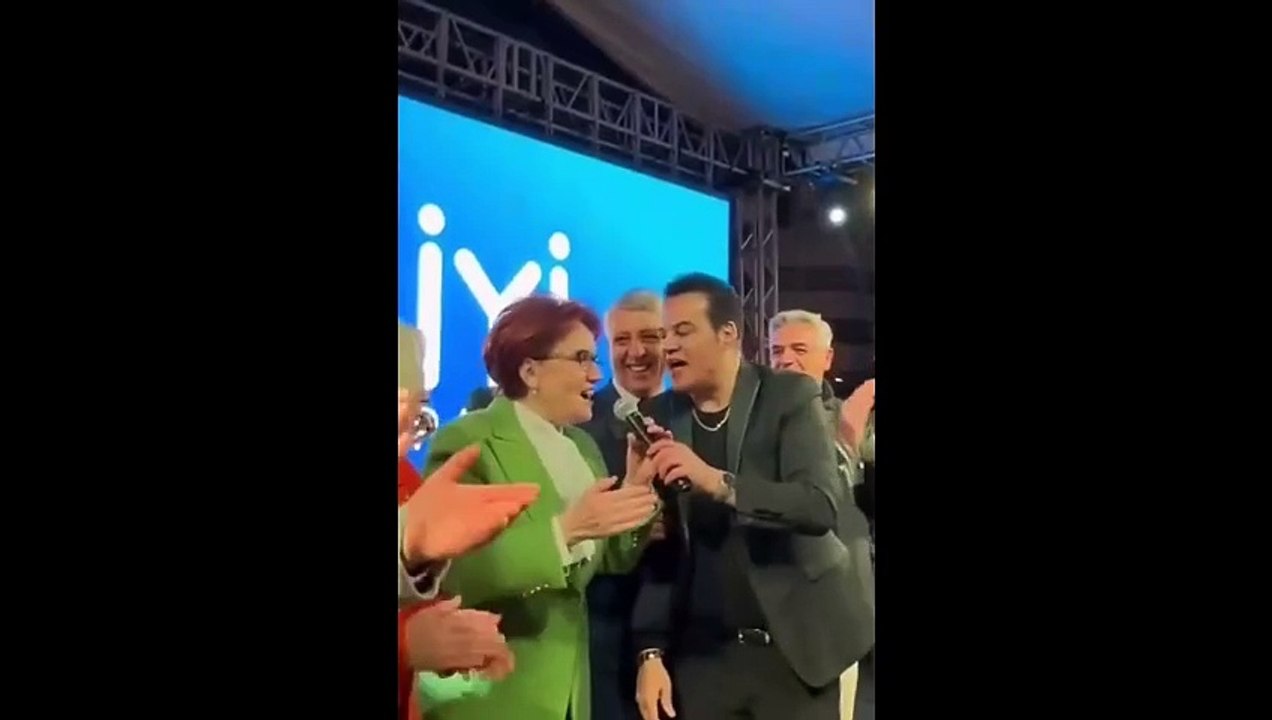 Meral Akşener ve Safranbolu Adayı Hakan Peker 'Bir Efsane' şarkısını beraber söyledi