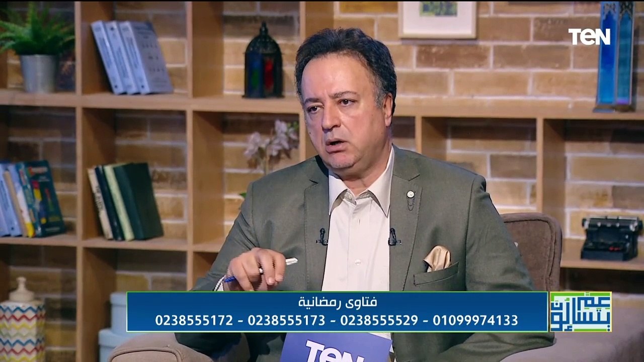 ردا على متصلة.. عالم أزهري: لا يجوز تقبيل الزوجة في نهار رمضان في هذه الحالة