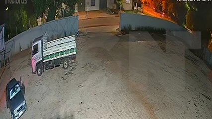 Vídeo: Ladrões utilizam Kadett prata para furtar barco no Santos Dumont