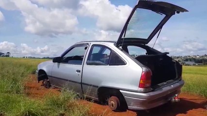 Kadett utilizado em furto de barco é encontrado depenado