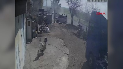 Yolcu otobüsünün evin bahçesine girdiği kaza kamerada
