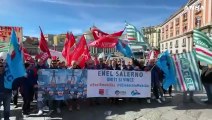 A Napoli i lavoratori Enel protestano in piazza Plebiscito