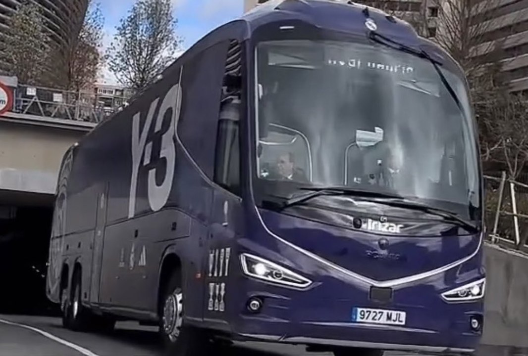 Le bus du Real Madrid change de peau et de couleur