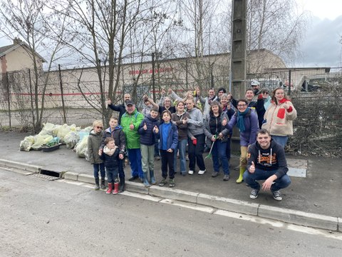 Reims : plus de 200 kilos de déchets ramassés le long du canal