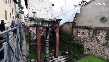 A Brescia il vento fa cadere un ponteggio sul Foro romano