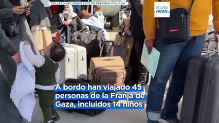 Un avión militar traslada a Italia a niños y adultos palestinos que necesitan asistencia médica