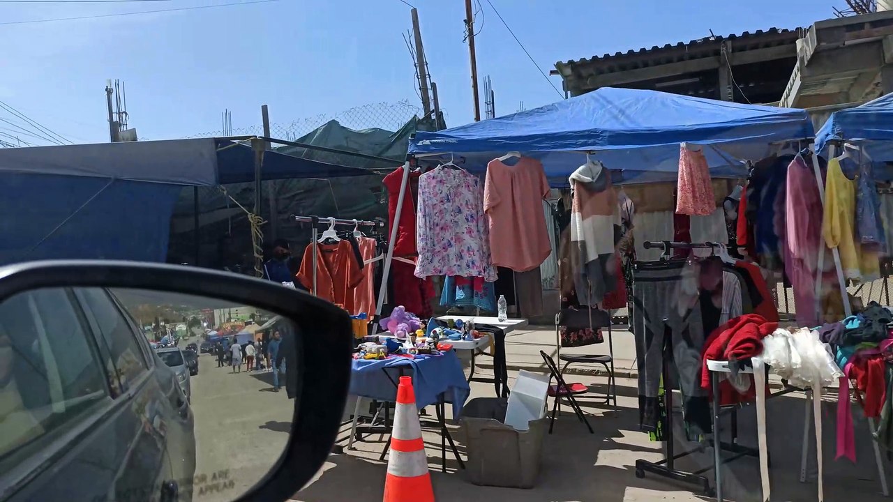 un paseo turistico por las calles de tijuana recorriendo el sobre ruedas tianguis colonia valle verde
