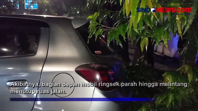 Kecelakaan Tunggal, Mobil Tabrak Beton Pembatas Jalur Busway di Jaksel