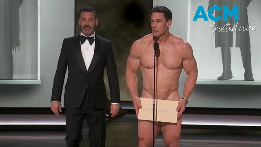 John Cena made a very daring outfit choice presenting the Best Costume Design award completely NAKED on the Oscars stage! This year's ceremony was the 50th anniversary of the moment an infamous nude streaker interrupted David Niven at the 46th Academy Awards.