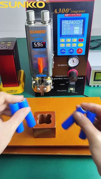 A new choice for welding masters  A300+ industrial Grade Pneumatic Spot Welding Machine, digital display of spot welding voltage and current at a glance.