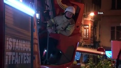 Beyoğlu'nda 4 katlı bina alev alev yandı: 1 ölü