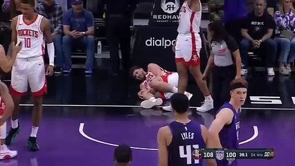 Alperen Şengün'e nazar değdi; parkeyi tekerlekli sandalye ile terk etti