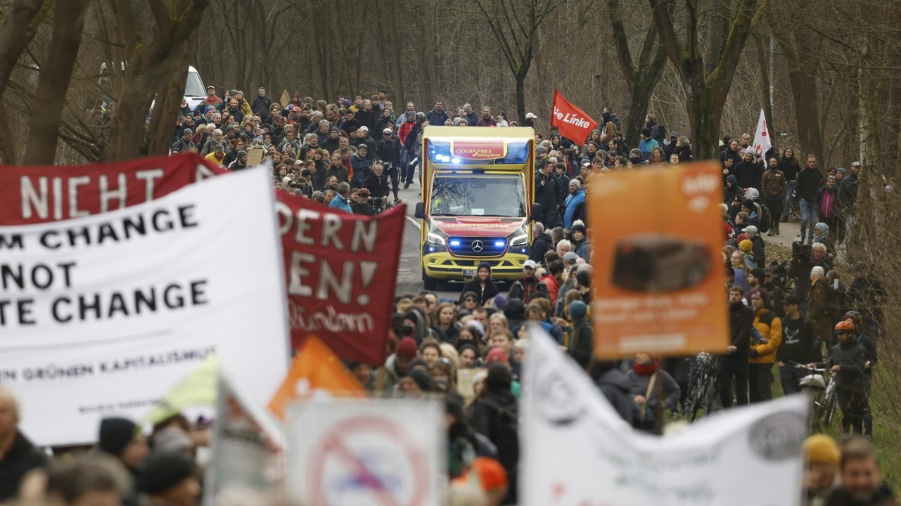 Neue Proteste gegen Tesla in Grünheide
