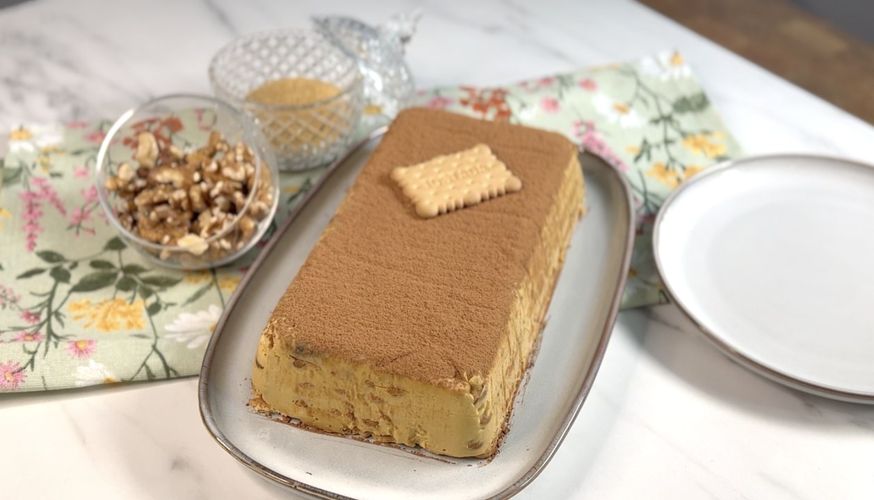 Tarta cremosa de galletas y natillas con un toque de café