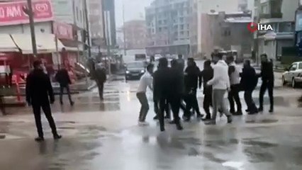 Van'da eşini bıçaklayan şahsa linç girişimi