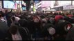 Fedeli musulmani celebrano l'inizio del Ramadan a Times Square