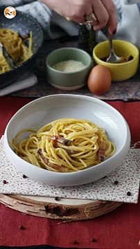 Spaghetti alla carbonara, rețeta cremoasă explicată pas cu pas
