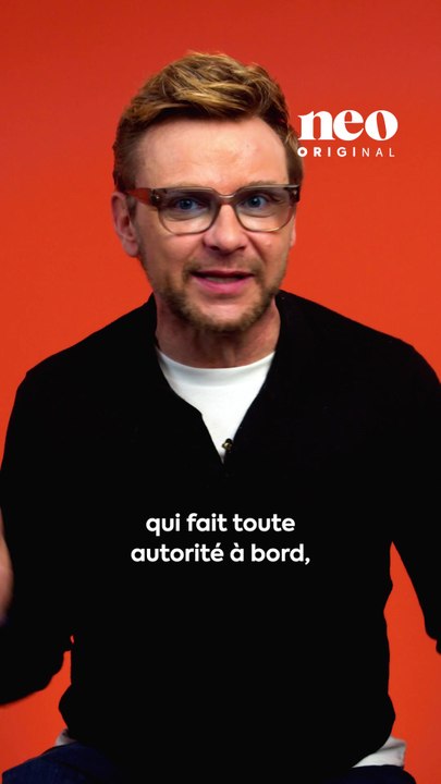 Ancien steward, l’humoriste Jeanfi Janssens est venu nous partager quelques anecdotes de vols insolites. ✈️ ‍✈️