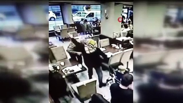 Ankara'da garson 'Heimlich manevrası' ile müşterinin hayatını kurtardı
