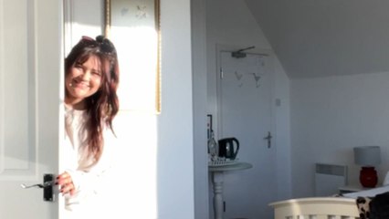 Aunt is delighted to be reunited with her niece 16 years later *Heartwarming*