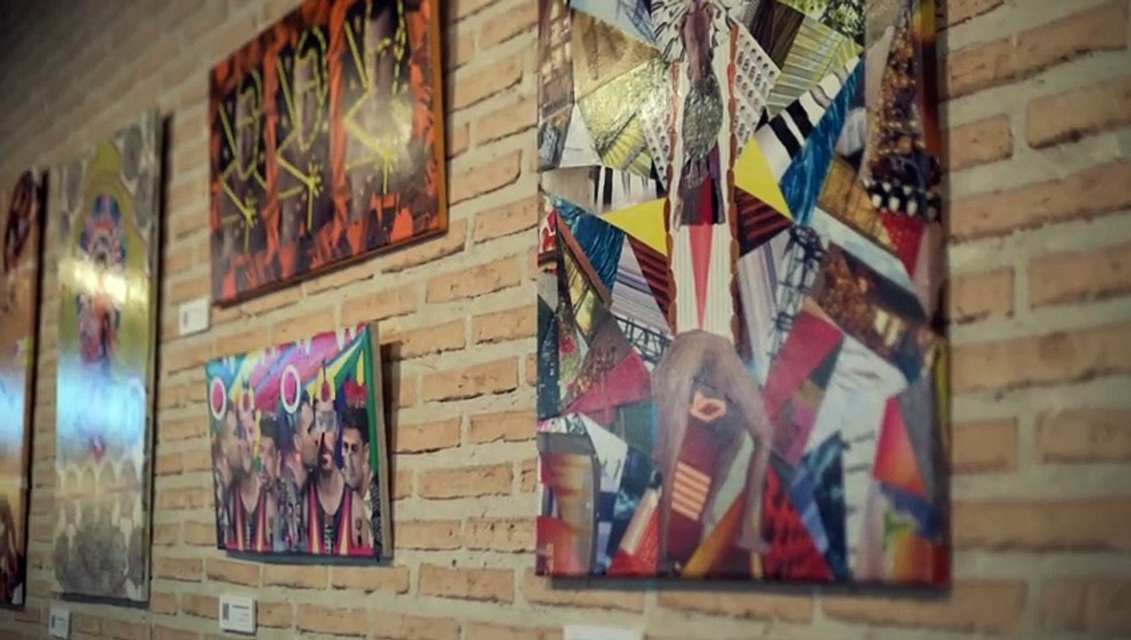 El conquense Marcos Valencia muestra su puñado de recortes convertidos en arte