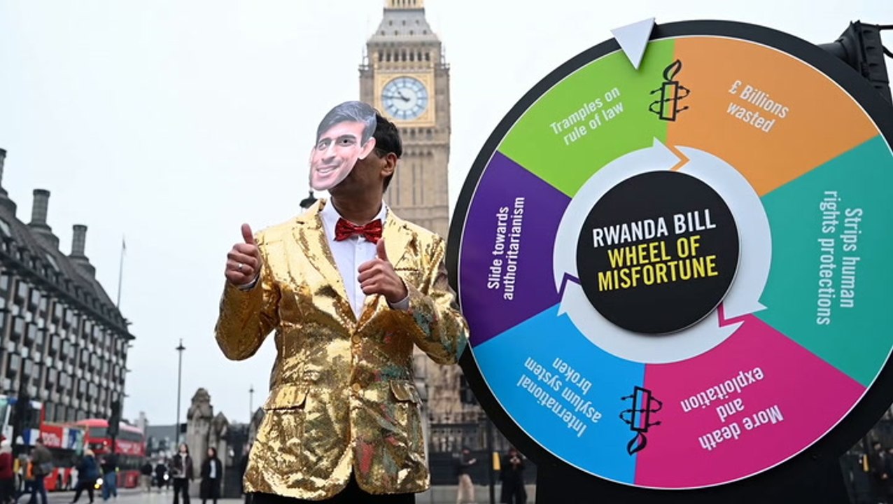 Rishi Sunak lookalike plays dystopian ‘wheel of...