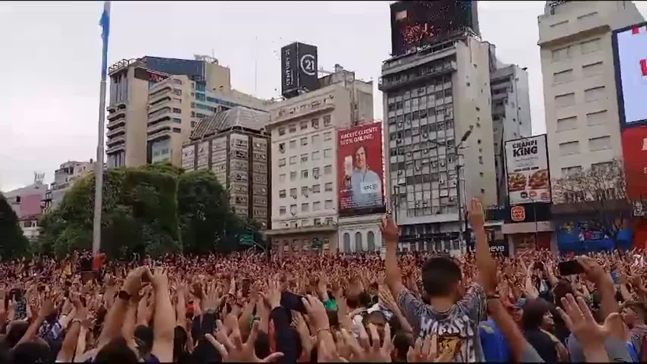 30 mil fanáticos de Dragon Ball en el Obelisco para hacer una "Genkidama Másiva"