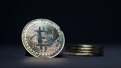 Bitcoin alcança novo recorde e ultrapassa os US$ 72 mil
