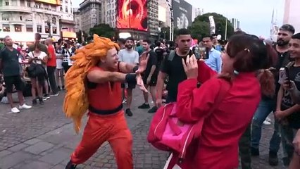 Cientos de argentinos rinden homenaje al creador de "Dragon Ball"