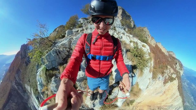BASE Jumper Sets Record for Using a Jump Rope in Freefall