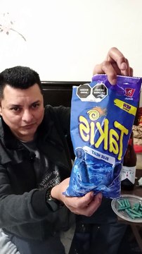 comiendo frituras sabritas en el show de shialeweb