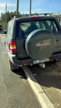 Um casal foi vítima de furto na sua casa, em Fernão Ferro, Seixal, no domingo à tarde. Ao chegarem a casa, as vítimas ainda avistaram os assaltantes e filmaram um vídeo, entretanto partilhado nas redes sociais, dos assaltantes em fuga num jipe, que se sab