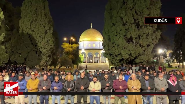 Mescid-i Aksa'da 35 bin Müslüman teravih namazında saf tuttu