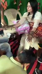 लेड़ी डॉन अनुराधा ने हाथों में बनवाई काला जठेड़ी की फोटो