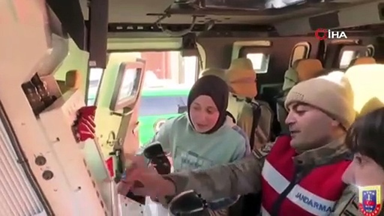 Jandarma, mesleğini öğrencilere tanıttı