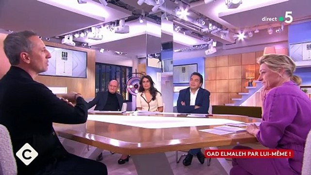 Gad Elmaleh était l'invité de C à vous, sur France 5, pour parler de son 10ème spectacle baptisé Lui-même . Il a été interrogé sur son nouveau rôle de jeune grand-père puisque son fils Noé est papa