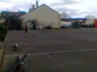 bastien film et valentin saute en skate pierique et maxime