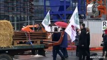 Nuova protesta degli agricolori davanti al Parlamento europeo