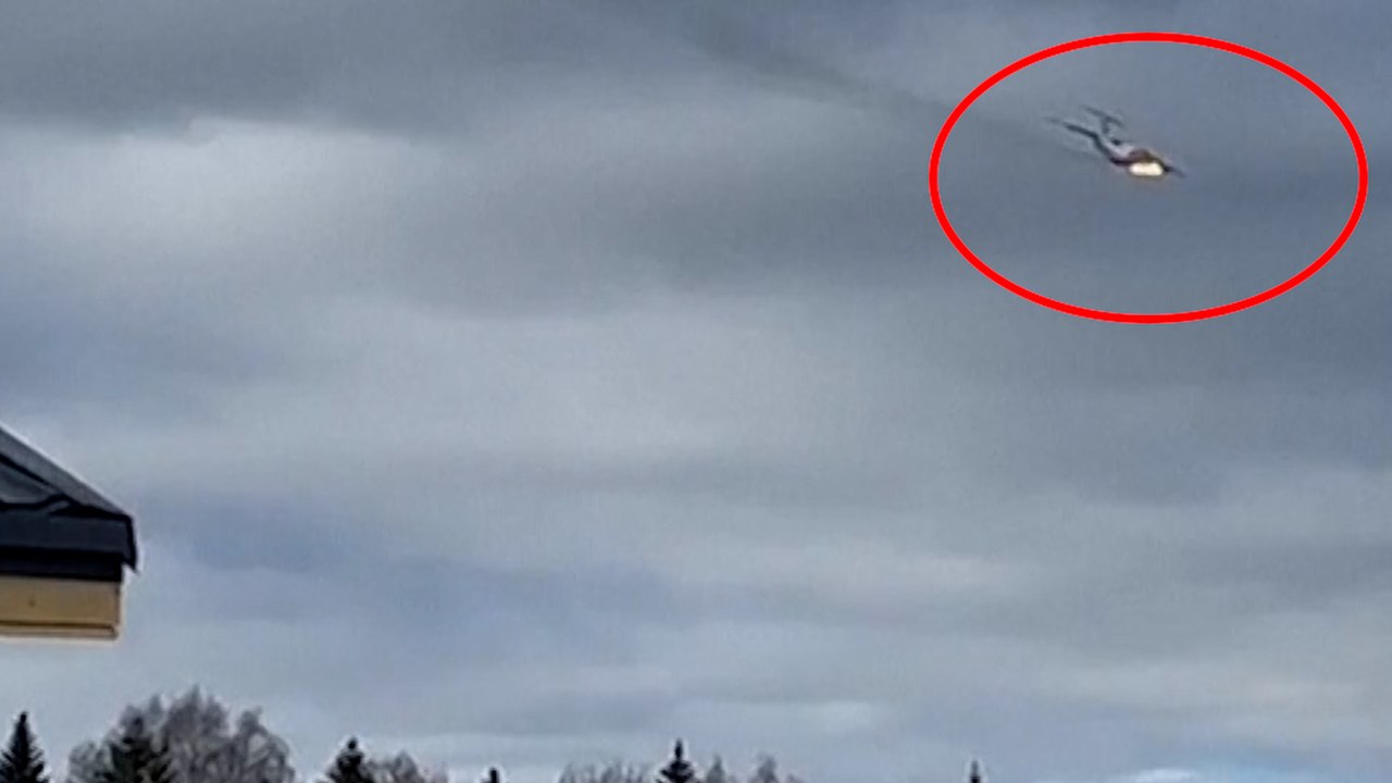 Un avión militar ruso en llamas se estrella con 15 personas a bordo