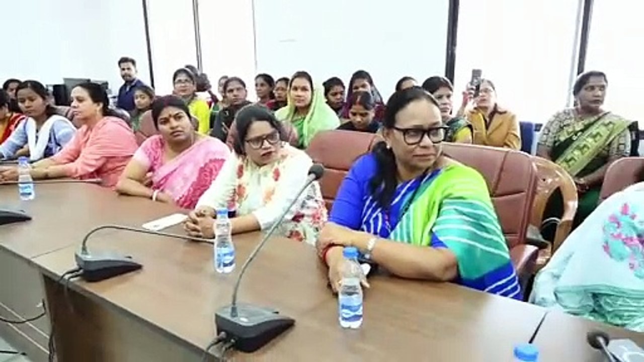 महिलाओं का सम्मान प्रतिदिन होना चाहिए- कलेक्टर