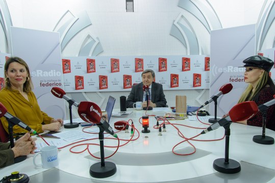 La revista 'Fearless' premia a la Crónica Rosa de 'Es la mañana de Federico' en esRadio