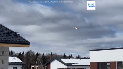 Un aereo militare russo è precipitato vicino Mosca con 15 persone a bordo