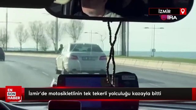 İzmir'de motosikletlinin tek tekerli yolculuğu kazayla bitti