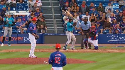 ¡Edwin Díaz ponchó a los tres que enfrentó en su debut primaveral!